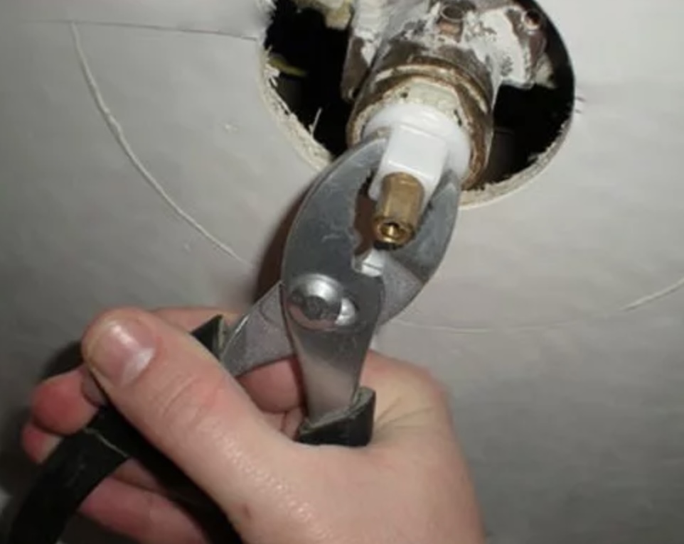 Ремонт смесителя в душевой кабине в Пласте — Цена от 600 р. | Замена ...